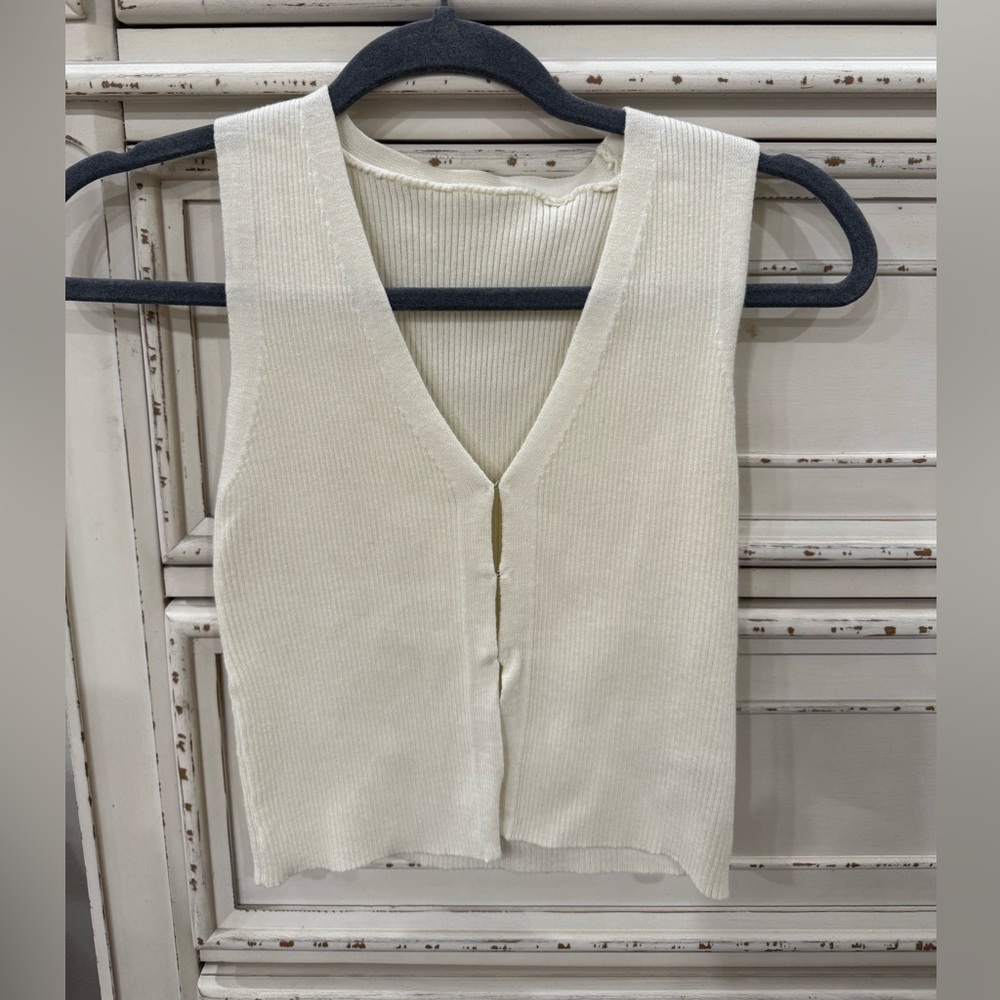 Off white tank!